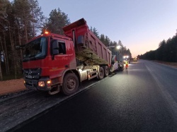 Нижний слой асфальтобетона по пути на Шардонемь уложен на 45 процентов. Об этом сообщает министерство транспорта Архангельской области.