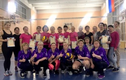 23 ноября в Карпогорской средней школе состоялись соревнования по волейболу среди женских любительских команд, посвященные Дню матери