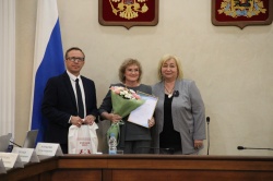 Наш губернатор Александр Цыбульский встретился с победительницами регионального конкурса «Женщина — хозяйка на земле»