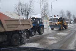 уборка от снега на улично-дорожной сети продолжается