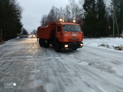 Убран снег, готовится подсыпка для устранения скользкости